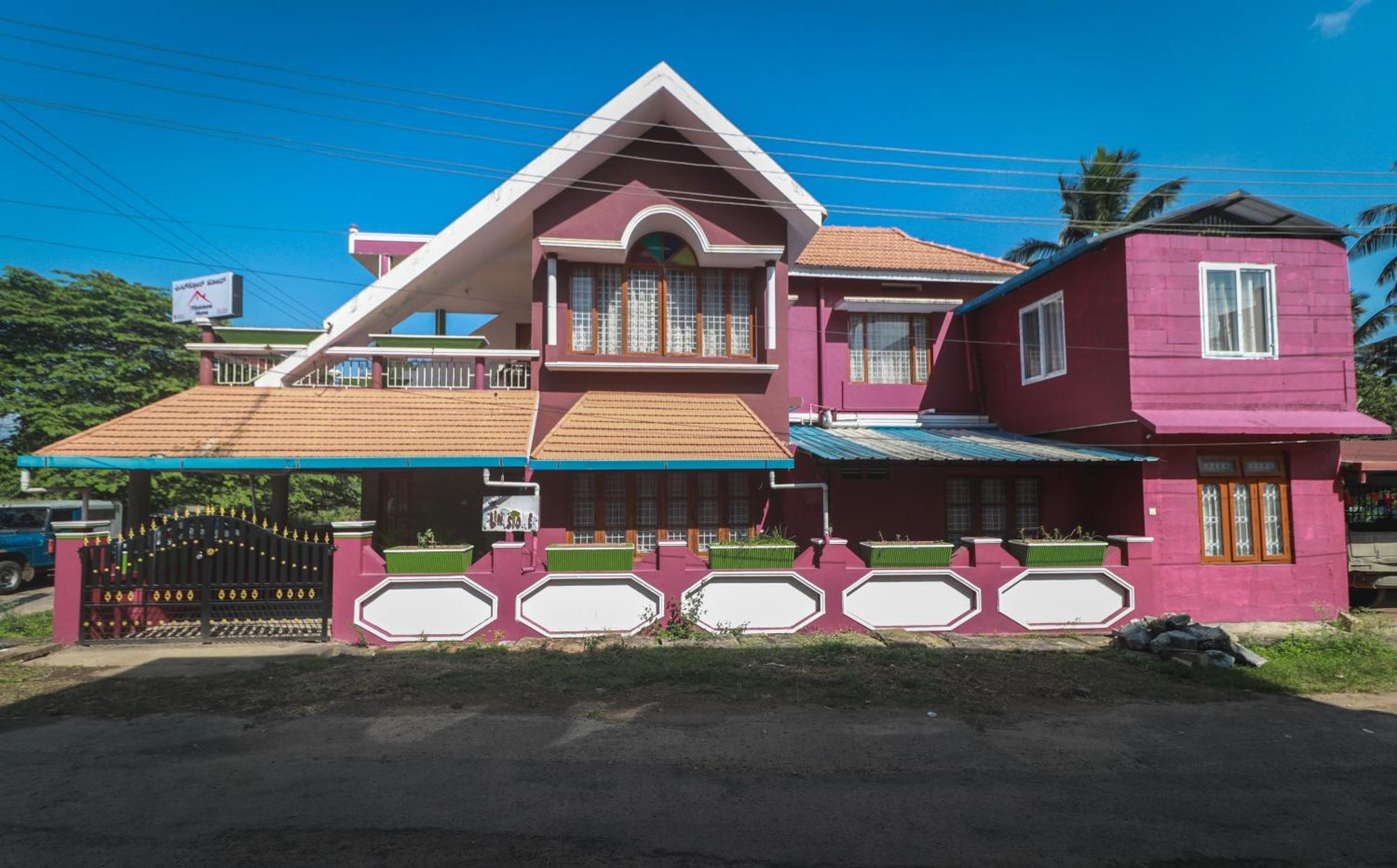 Flintstone Home Kushālnagar Екстериор снимка